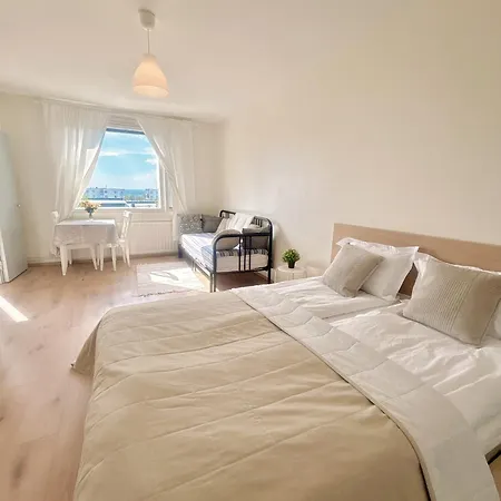 Modern Studio, Private Free Parking ,near Metro *