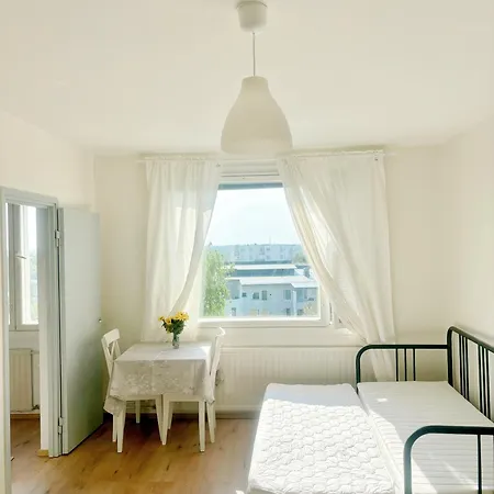 Modern Studio, Private Free Parking ,near Metro *